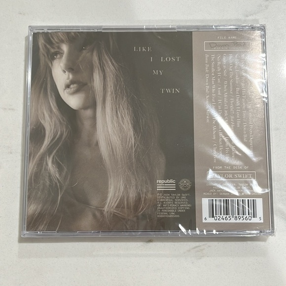 ❤️ TTPD Tortured Poets Department CD + Bonus Track ‘Down Bad’ (Acoustic) - Picture 2 of 3